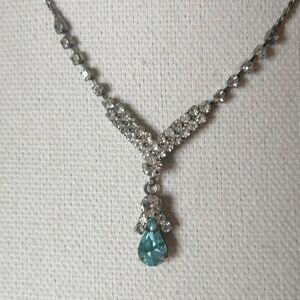 2/$15💥Minimalist Angel Pendant Necklace Teal Pear Rhinestone Silvertone Chain